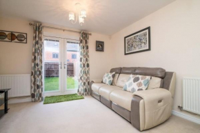 Quiet Two Bedroom House Driveway Parking & Garden